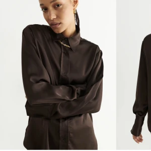 Gabriella satin shirt  - Jättefin satin skjorta i brun. Endast använd en gång, superbra skick. Hör av dig vid frågor!  Ordpris:399kr