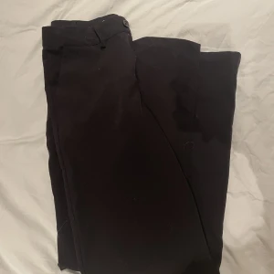 Kostymbyxor - Fina kostymbyxor från Lindex strl xs super snygga! Säljer för 100