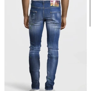 Dsquared2 Jeans - Skick 10/10 då dom varken har hål eller fläckar, pris går att diskutera. Storlek 50 (M) Skriv privat vid mer bilder 