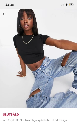 Svart tshirt  - Fin svart croppad tshirt från asos❤️nästan aldrig använt!!!!