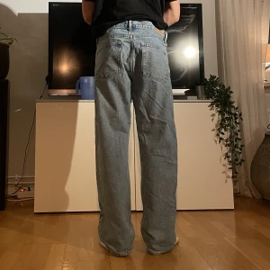 Weekday jeans - Ett par fina ljusblå Weekday jeans jag inte använder mig av, Finns inga problem med dem!
