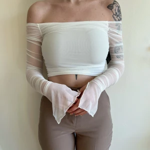 Vit meshtopp  - Vit meshtopp från Nelly, storlek S. Aldrig använd, lappar kvar.