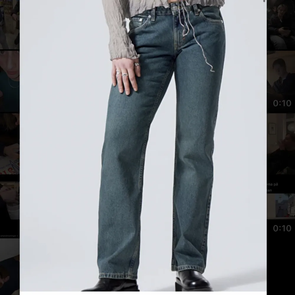 Lågmidjade jeans från weekday i modellen arrow! köpta för några månader sen men har inte kommit till så mycket användning, inga defekter! Köpta för 590. Jeans & Byxor.