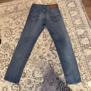 Säljer mina Levis 511 jeans då dem är för små för mig. Storlek W28 L32