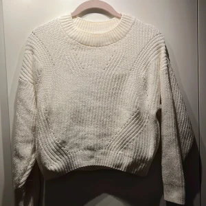 Vit stickad tröja - Vit stickad tröja från HM