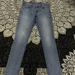 Ljusblå jeans från Jack and Jones barnstorlek, det skulle passa enkelt som XS också