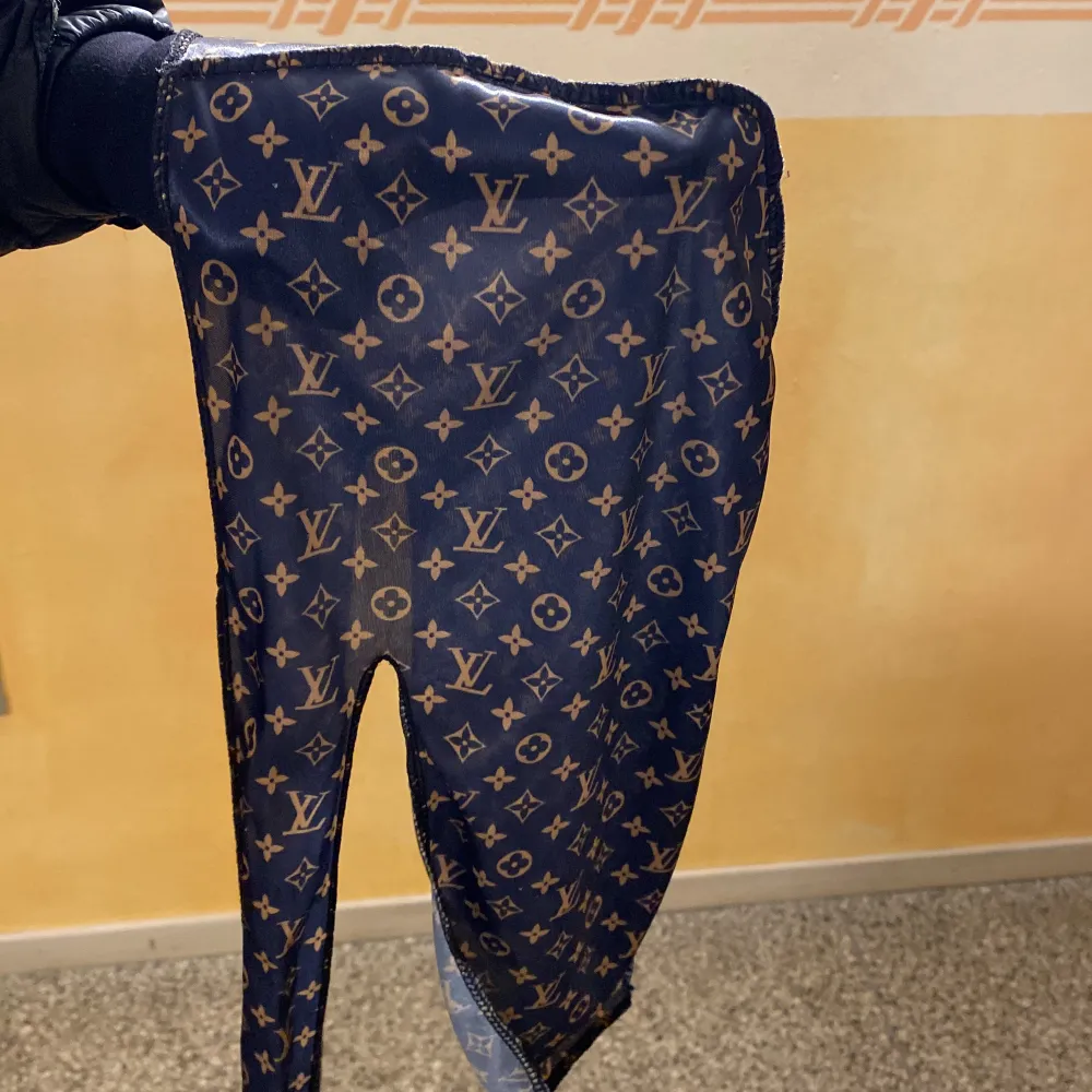 Lv durag, aldrig använd, bra kvalite, köparen står för frakten, äkta lv . Övrigt.