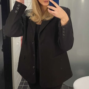 Varm blazer/ kort kappa - En så fin och varm blazer från Nelly! 