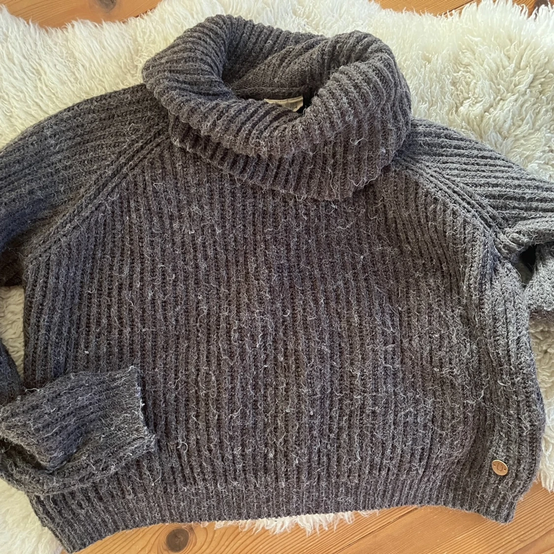Grå stickad tröja  - 90