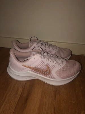 Nikeskor - Oanvända nikeskor