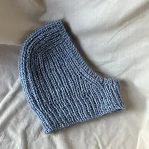 Handstickad grå balaclava, tveka inte om du har frågor! Instagram: @la.marge_