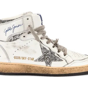 Golden goose skor - Säljer mina helt oanvända golden goose skor! Köptes i new york för inte så länge sen och hann aldrig använda dem där, när jag sedan kom hem var det för kallt och dags för vinterskor👌🏻 Köptes för 6600, TAR EMOT BYTEN