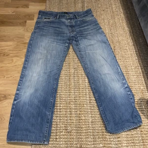 Hugo Boss jeans - Feta Hugo boss jeans i storlek 32/30 säljer för dom inte passar mig. Köparen står för frakt skriv om ni har frågor