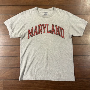 Champions Maryland T-shirt  - Snygg Vintage champion T-shirt i storlek M!       Skriv gärna om du undrar över nått.    Använd gärna köp nu!🙏