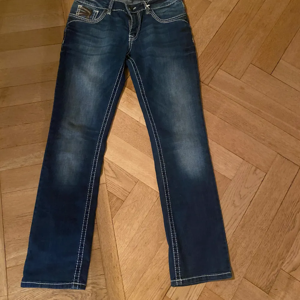 Säljer minna giorgio di mare jeans då dom inte passa mig! . Jeans & Byxor.