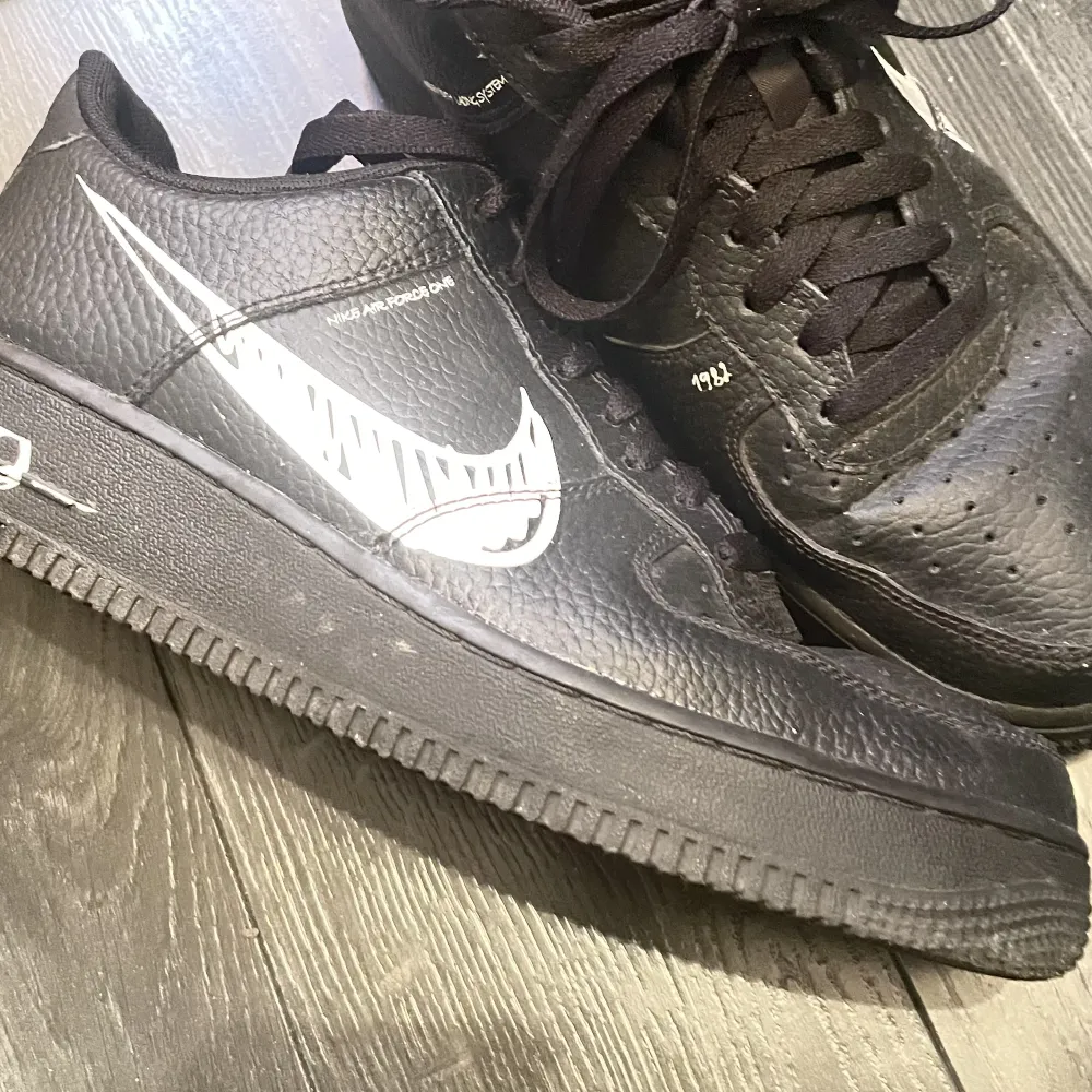 Fina skor från Nike, airforce. Knappt använda. Nypris 3000 kr. . Skor.