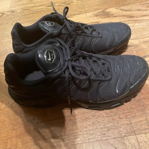Nike Tn skor - Säljer mina Tn:s eftersom att jag inte använder de längre. De ser nästan helt nya ut och har används väldigt lite. 