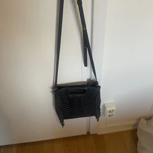 maje väska - intresse koll på min älskade maje väska som inte kommer till användning så mycket längre 🥲pris kan diskuteras 