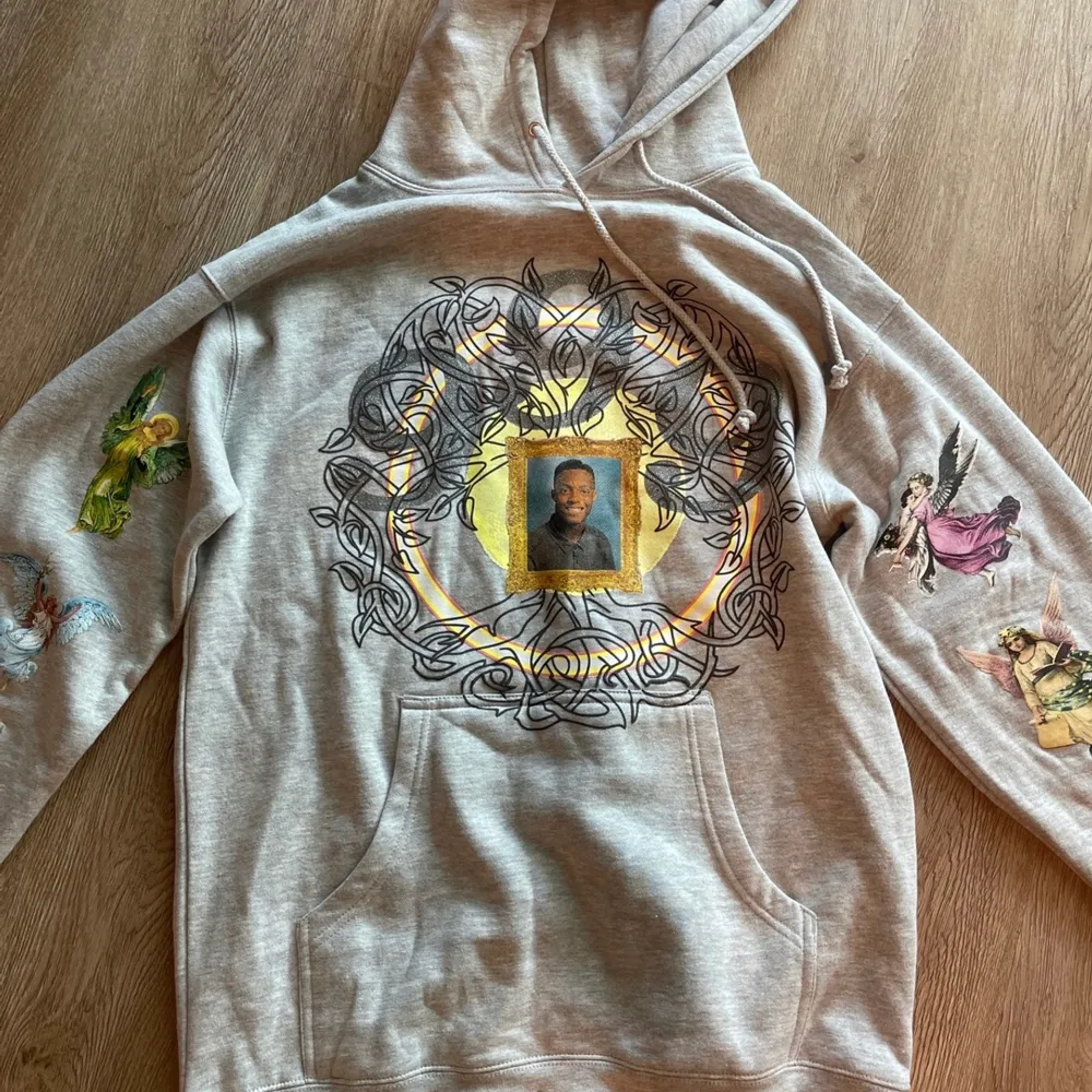 Säljer denna feta juice Wrld collab sällsynt 🔥 Size L   Fler bilder i dm  Bjuder på frakt vid snabb affär  . Hoodies.