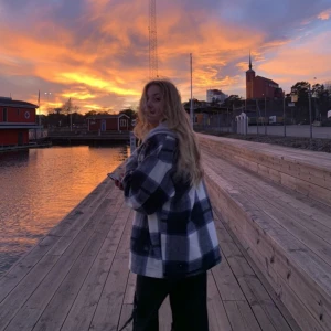 Skjortjacka - Rutig skjortjacka från Zara. 100kr+frakt