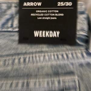 Arrow 25/30 ifrån weekday, aldrig använda och säljs endast då dom inte passar på mig. 