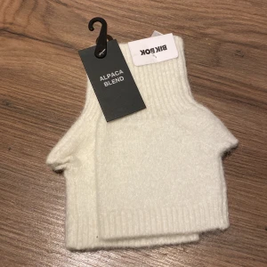 Torgvantar - Helt nya torgvantar från bikbok med lapparna kvar då jag ångrade mig. 