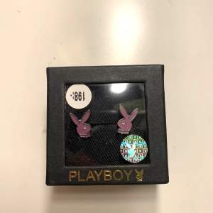 Säljer snygga omvända Playboy öronhängen☺️