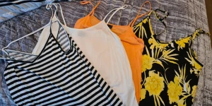 4 sommarlinne - Säljer 4 sommarlinnen. Alla är medium utom den svarta med blommor, den är large. Använda enstaka gång. I nyskick. 150 för alla fyra.