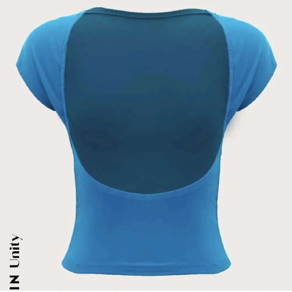 Säljer denna blåa tröja som är köpt på shein. Den sitter en gnutta tight och kommer ej längre till användning. Vet ej nypris men den köptes för under 100kr och säljer för 45kr tryck gärna inte på köp ej kontakta gärna innan! . T-shirts.