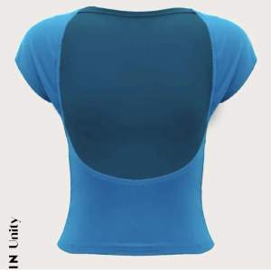 Säljer denna blåa tröja som är köpt på shein. Den sitter en gnutta tight och kommer ej längre till användning. Vet ej nypris men den köptes för under 100kr och säljer för 45kr tryck gärna inte på köp ej kontakta gärna innan! 