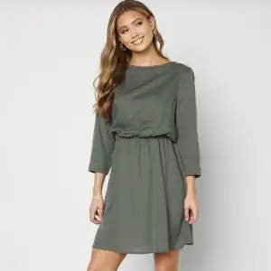 Säljer denna gröna klänning som är helt oanvänd med etiketter kvar!! I storlek S 💚