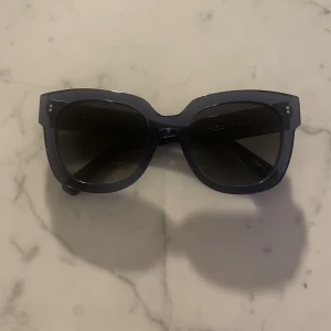 CHIMI - Säljer mina blå chimi 08 solglasögon som är i fint skick och har inga repor mm💙glasögonen finns inte kvar på hemsidan att köpa! Skriv på dom vid frågor eller intresse!