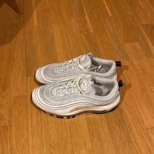 Nike air Max 97 i storlek 44, använda men i bra skick!