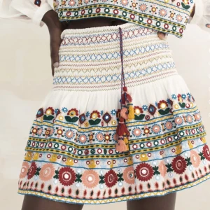 Kjol - Intresse koll på denna super fina kjol från zara. Säljer enbart vid bra pris