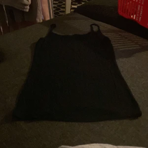 Linne  - Ett svart linne som aldrig använts storlek xs 