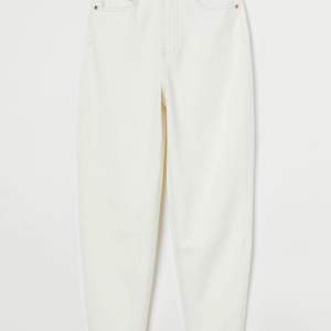 Vita jeans från H&M slutsålda. Använt 3 gånger. Bra skick 