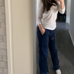 Säljer mina juicy!!! - Köpte dessa precis och tycker inte om färgen så säljer denna! Storleken är S! 