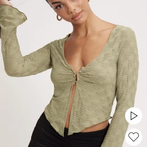 Topp från nelly  - Helt oanvänd. Super fin men får ej användning för den. Passar nog s också 