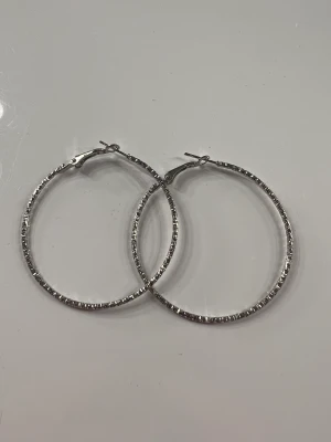 Örhängen  - Silver ringar örhängen. Fint skick. 15kr + frakt 