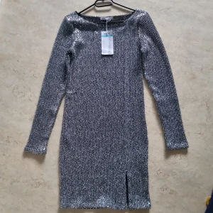 Grey glitter dress - Grey glitter dress. Size L Price 250 sek.