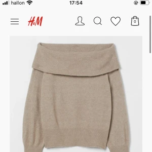 Off shoulder tröja  - Stickad off shoulder tröja från hm i färgen beige, använd ett fåtal gånger men som ny! Skriv vid intresse
