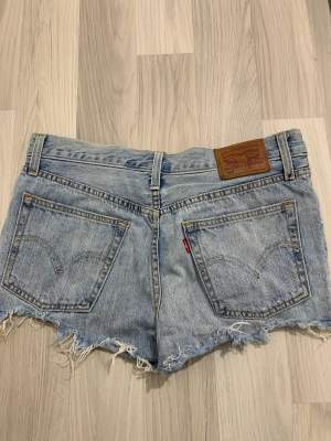 Jeansshorts från Levis. 