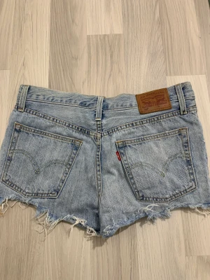 Levis jeansshorts  - Jeansshorts från Levis. 