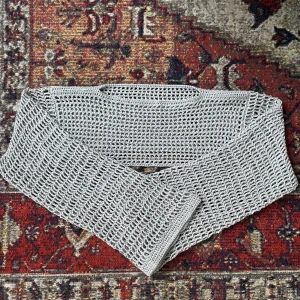 Virkad topp - Virkad topp i bomull/akryl-garn! Passar 34-40 beroende på önskad passform. Jag brukar ha 36/38 i tröjor.