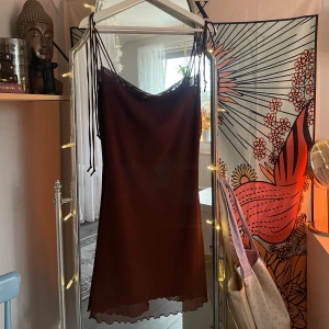 Meshklänning - Så himla fin klänning från Bershka köpt från plick! Får inte användning för den, i fint skick!! Köparen betalar för frakten och katt finns i hem 🏠 