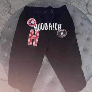 Hoodrich byxor storlek s  - Hoodrich byxor storlek s helt nya andvända cirka 2-3 ggr 
