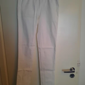 Jeans/ leggings - Jeans /leggings.  Har använt några gånger.  Hel och ren. Frakt ingår ej. 