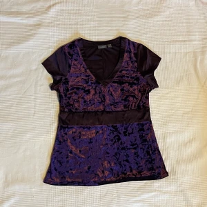 Lila topp - Söt lila topp i storlek i storlek S