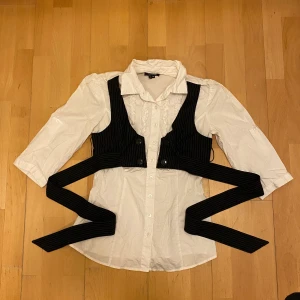 Unik skjorta  - En fin unik skjorta som inte är min stil längre, jätte fin som man kan knyta på olika sätt :). Kontakta om du undrar något 