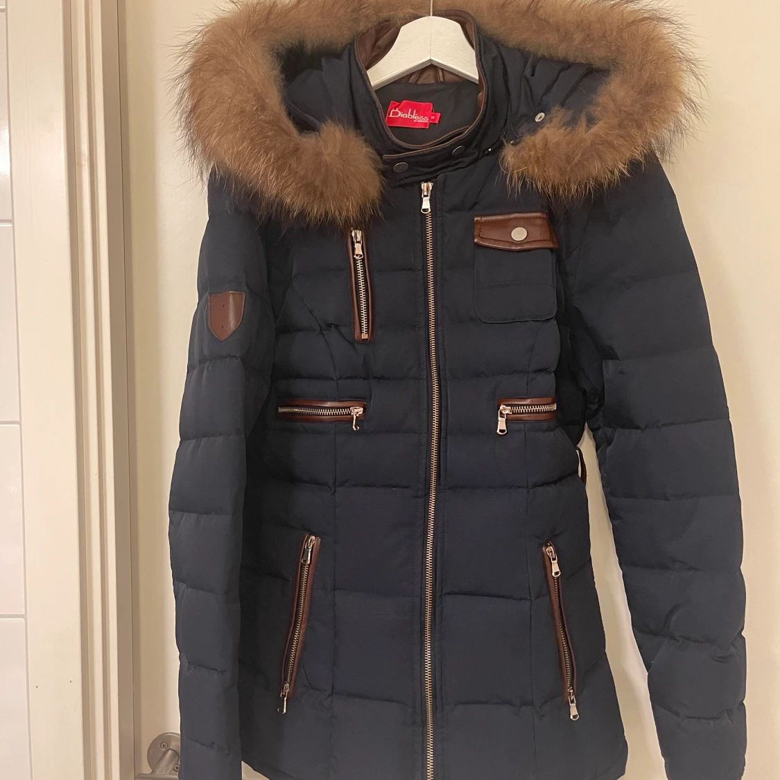 Vinterjacka. Fodrad och med äkta päls. 